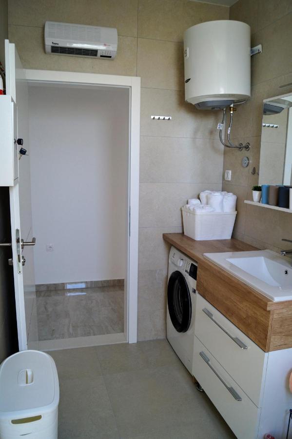 Apartment Ivona With Beautiful Seaview มาคาร์สกา ภายนอก รูปภาพ